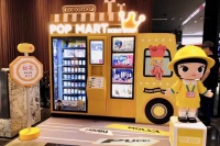 泡泡玛特的娃娃，在仓库里等待了小半年