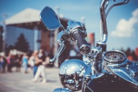 中大排量摩托车销量逆势增长，摩托车行业上半年盈利可观 | 看财报