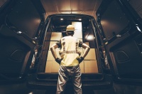 韵达股份收缩投资，持续建设自营中心 | 看财报