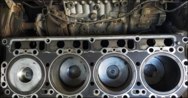 (发动机缸体,来源:视觉中国)