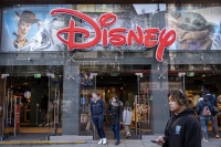 迪士尼将裁员7000人，削减55亿美元成本｜看财报