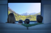 面板行业透露回暖信号，A股市场买TCL科技还是京东方？