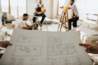 蒙娜丽莎：工程收缩，零售难拓