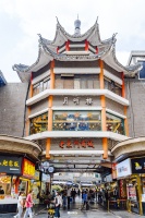 东门直播街网红图鉴：新人月入上万，辣舞主播入不敷出