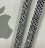 苹果冷知识：袋子提手是纸做的，这是不送充电器的原因吗？