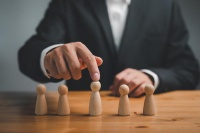 宗庆后的身前身后事：500亿商业帝国遭遇中年危机，娃哈哈何时上市？