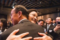 从最牛打工妹到中国女首富，她的公司年入699亿，二次上市了