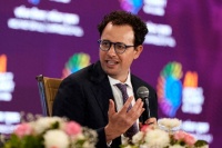 美军方要求无限制使用其AI大模型，被AI公司拒绝